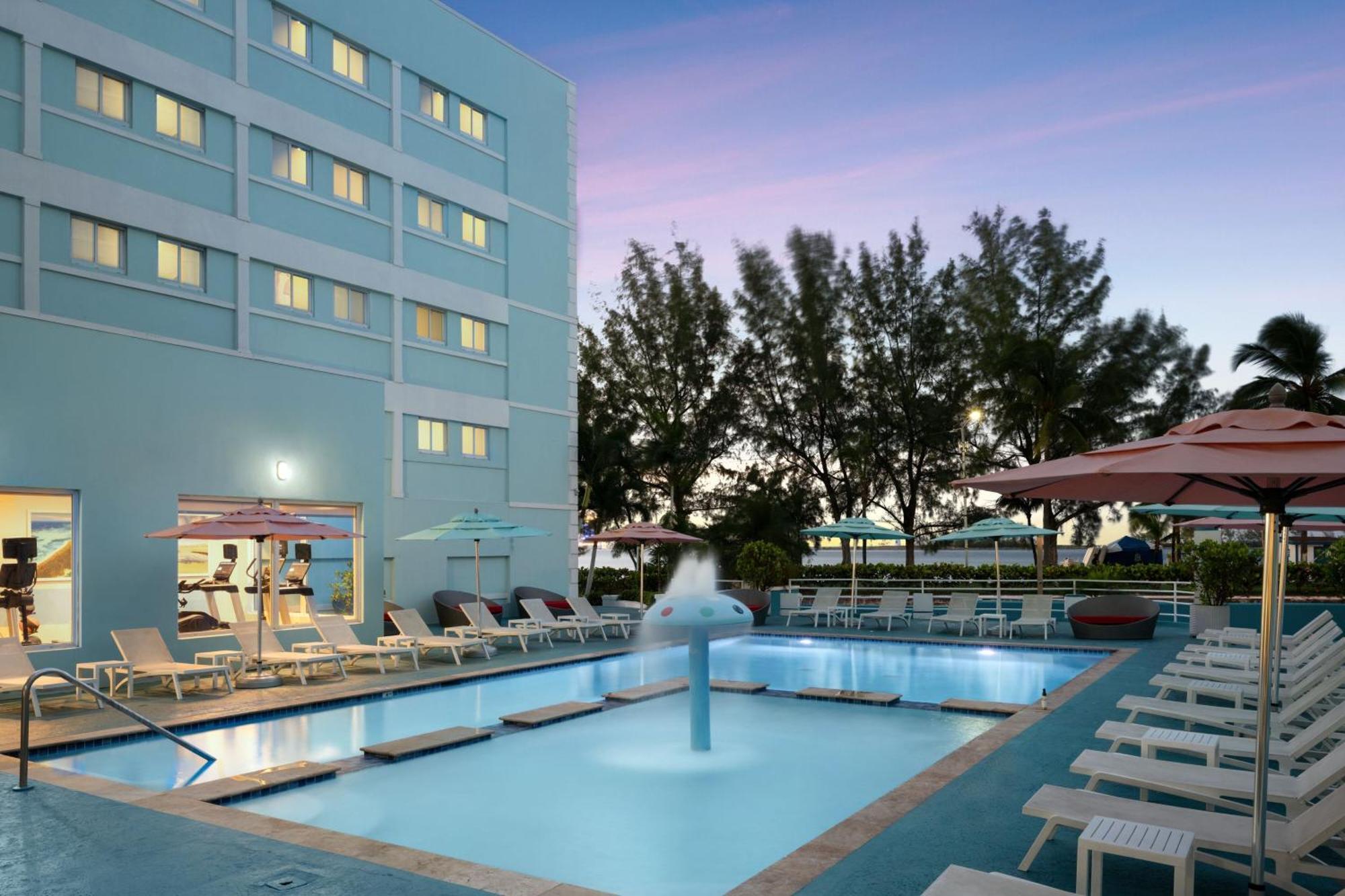 Courtyard By Marriott Nassau Downtown/Junkanoo Beach Eksteriør billede